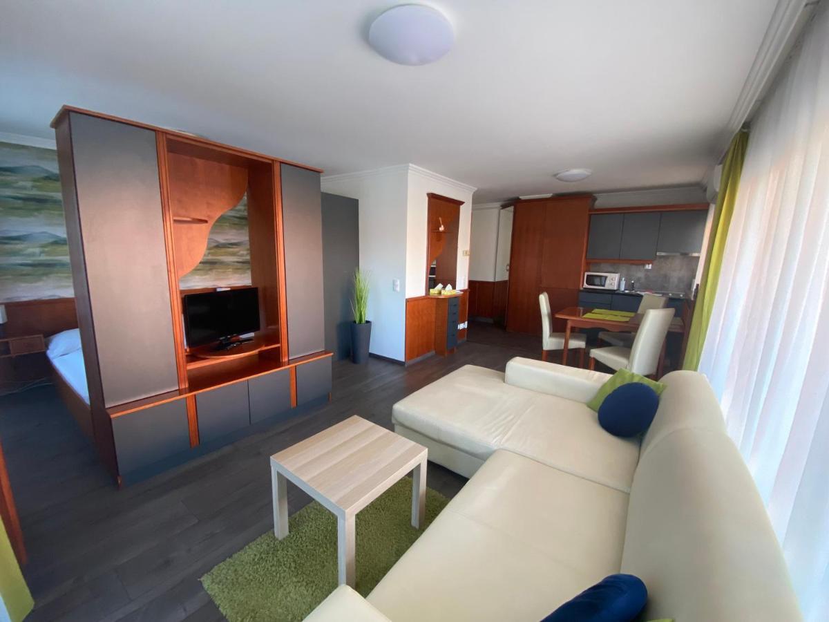 Cafe Relax Apartments Heviz Exterior foto